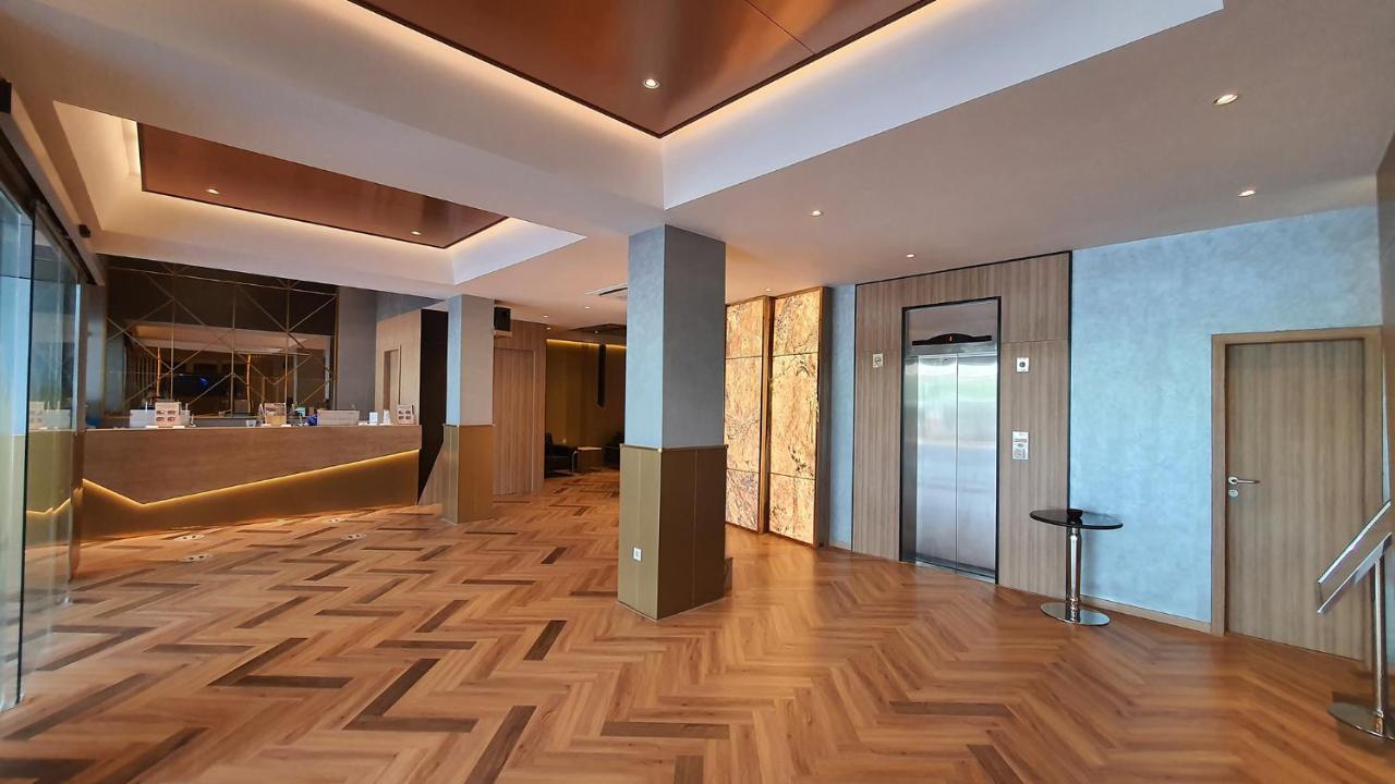 Classie Hotel Palembang Exteriör bild