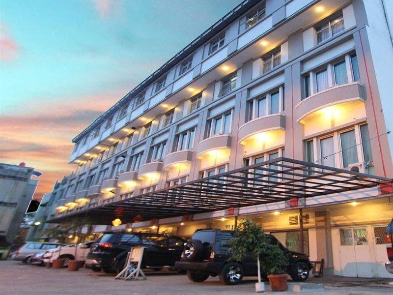 Classie Hotel Palembang Exteriör bild