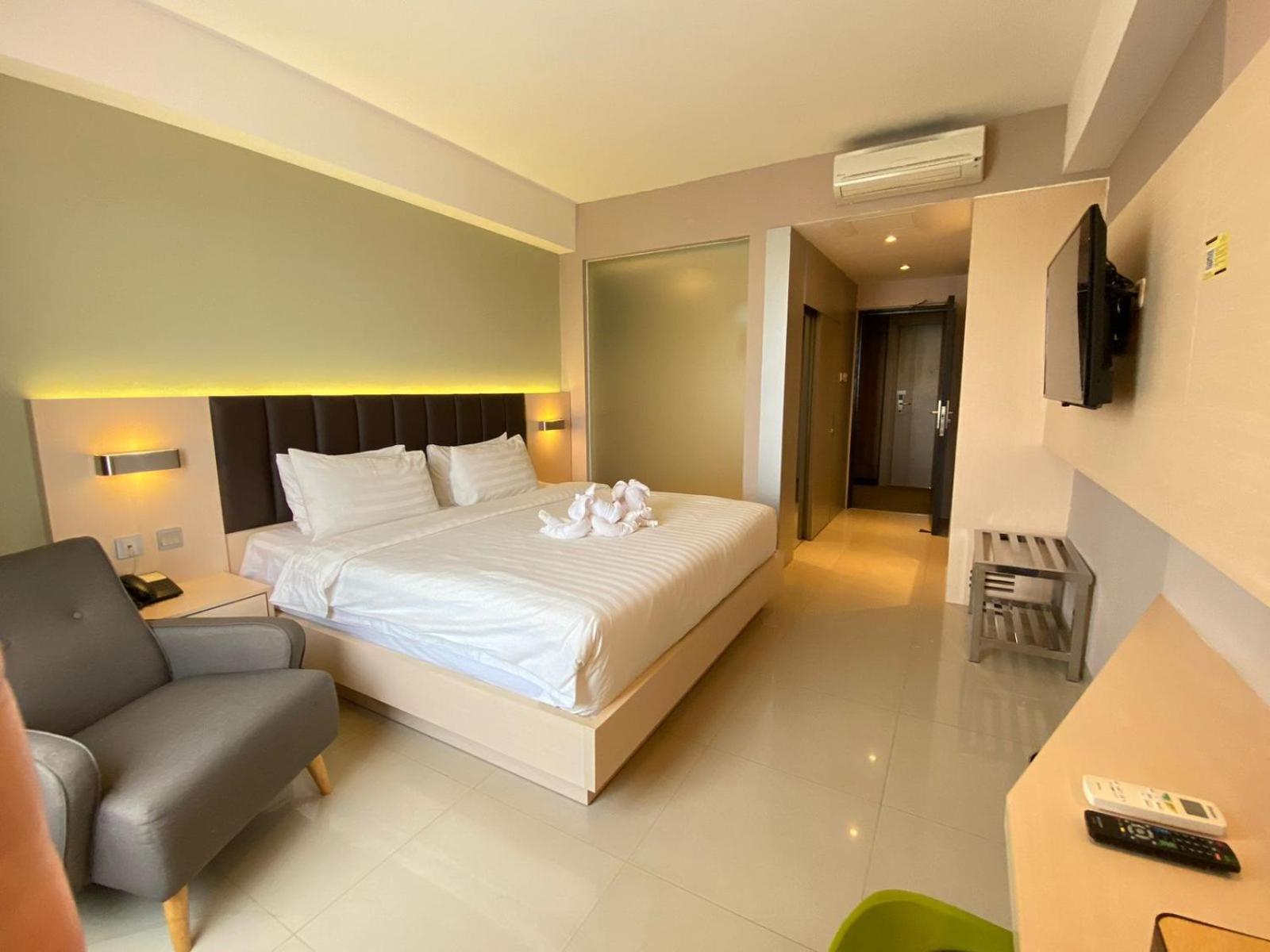 Classie Hotel Palembang Exteriör bild